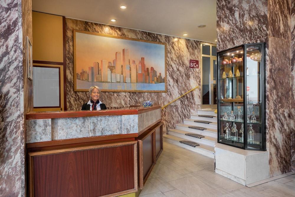 莱奥科隆老城新奇酒店 外观 照片